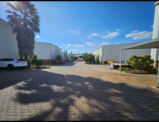 1,561M² WAREHOUSE TO LET IN RANDJESPARK